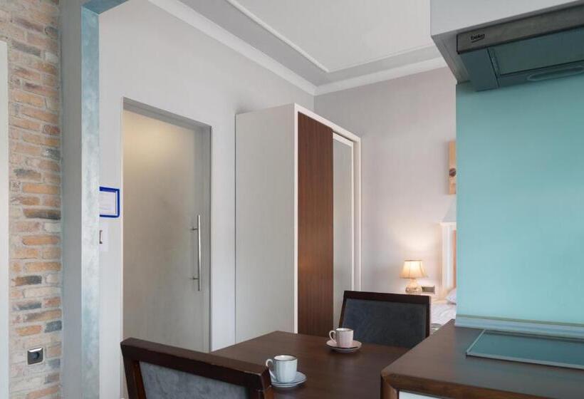 استودیوی استاندارد, Delight Deluxe Aparts