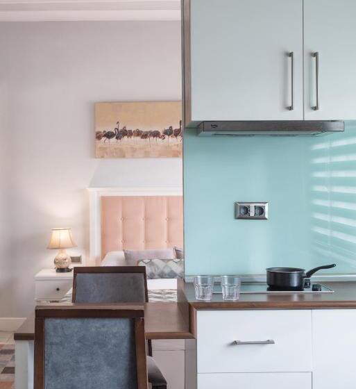 استودیوی استاندارد, Delight Deluxe Aparts