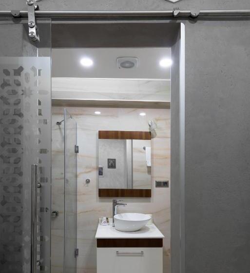 استودیوی استاندارد, Delight Deluxe Aparts