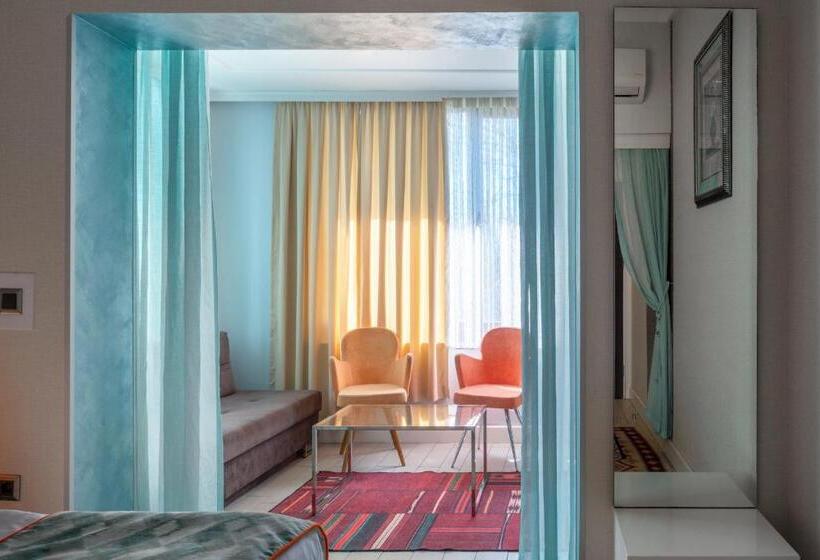 استودیوی استاندارد, Delight Deluxe Aparts