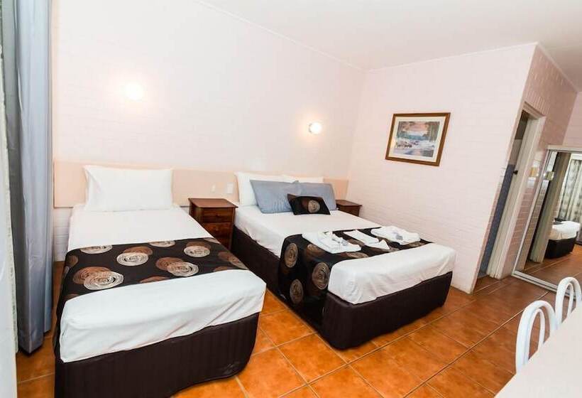 اتاق استاندارد سه نفره, Gladstone Motel