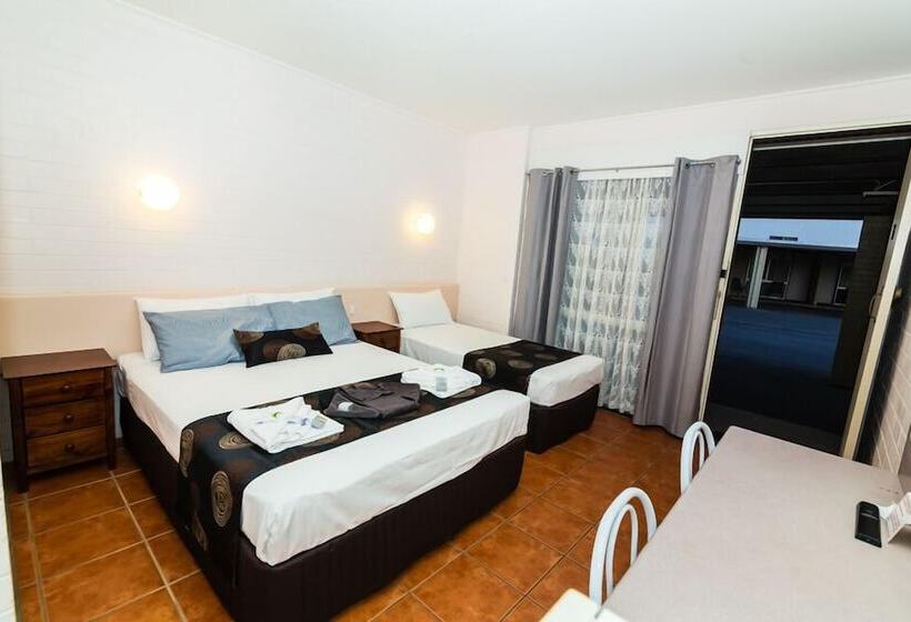 اتاق استاندارد سه نفره, Gladstone Motel