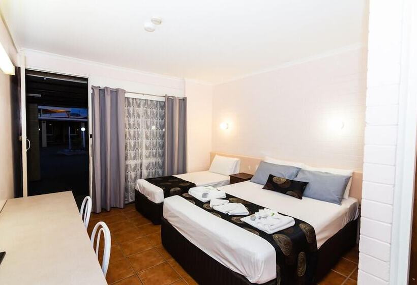 اتاق استاندارد سه نفره, Gladstone Motel