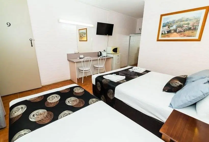 اتاق استاندارد سه نفره, Gladstone Motel