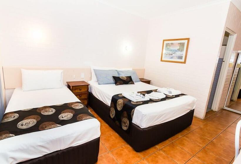 اتاق استاندارد سه نفره, Gladstone Motel