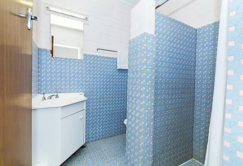 اتاق استاندارد سه نفره, Gladstone Motel