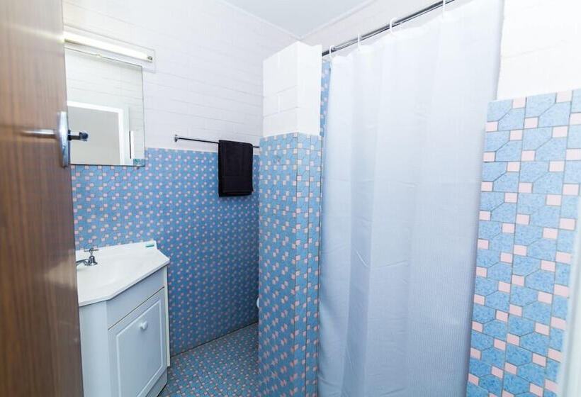 اتاق استاندارد سه نفره, Gladstone Motel