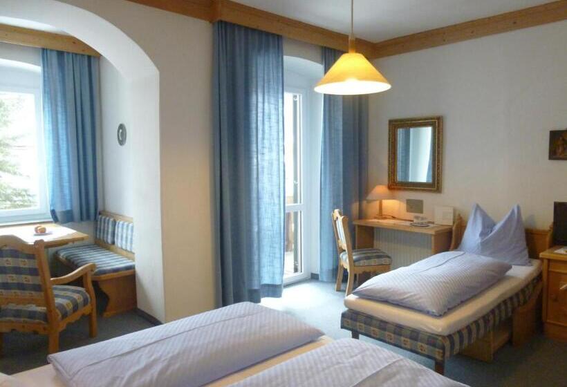 Номер Стандарт Трехместный, Holzer