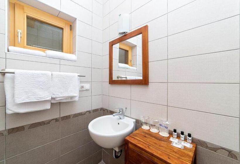 اتاق استاندارد سه نفره, B&b Zlatna Nit