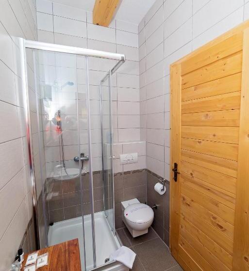 اتاق استاندارد سه نفره, B&b Zlatna Nit