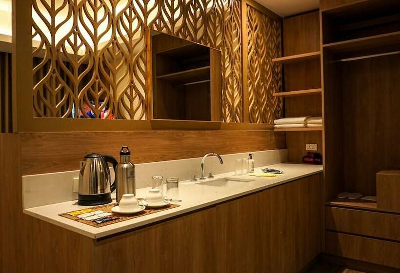 اتاق لوکس با چشمانداز استخر, Aureo La Union