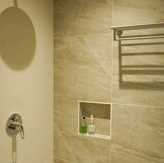 اتاق لوکس با چشمانداز استخر, Aureo La Union