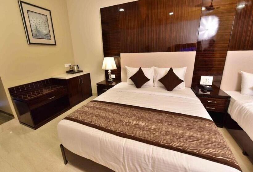 家庭间, Calangute Central