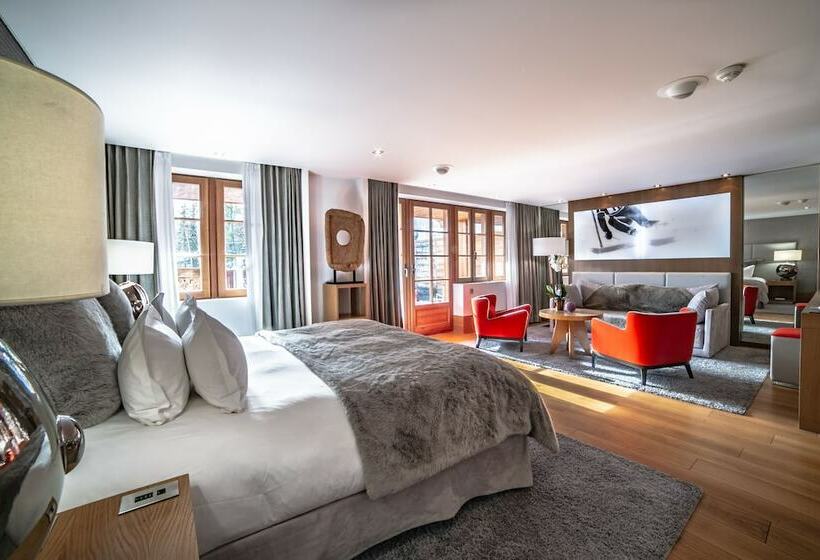 Полулюкс, Hôtel Le Strato