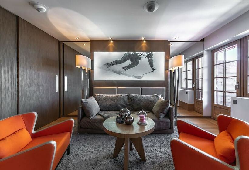 Полулюкс, Hôtel Le Strato