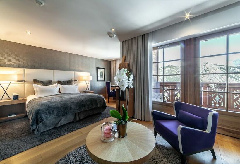 Полулюкс, Hôtel Le Strato