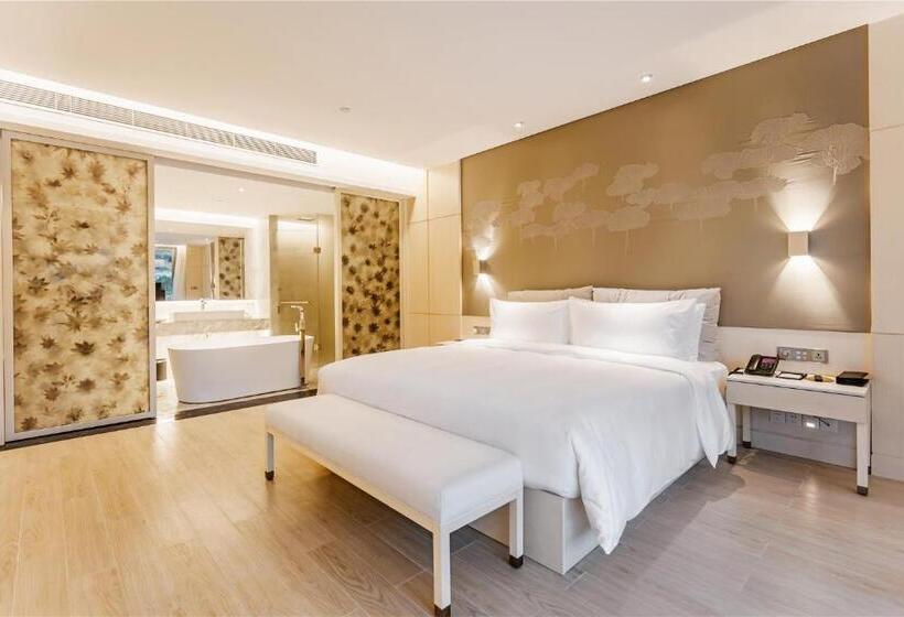 غرفة ديلوكس مطلة على البحيرة, Palace Resort Yalong Bay Sanya