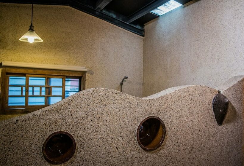 اتاق استاندارد با بالکن, Owlstay Jiufen Wander