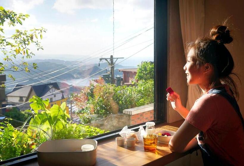 استودیوی استاندارد, Owlstay Jiufen Wander
