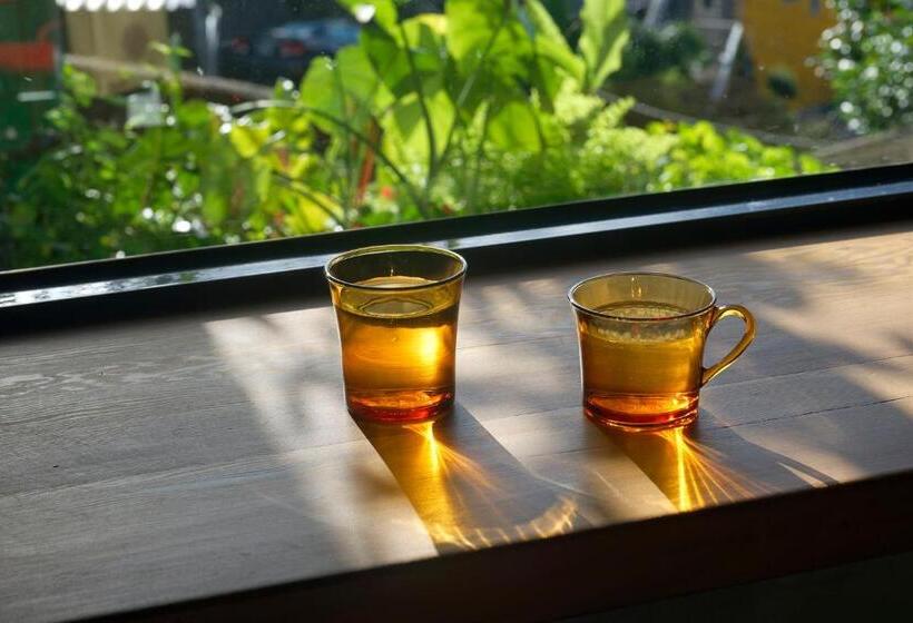 استودیوی استاندارد, Owlstay Jiufen Wander