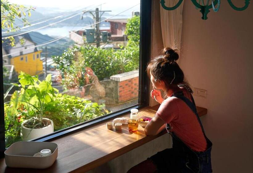 استودیوی استاندارد, Owlstay Jiufen Wander