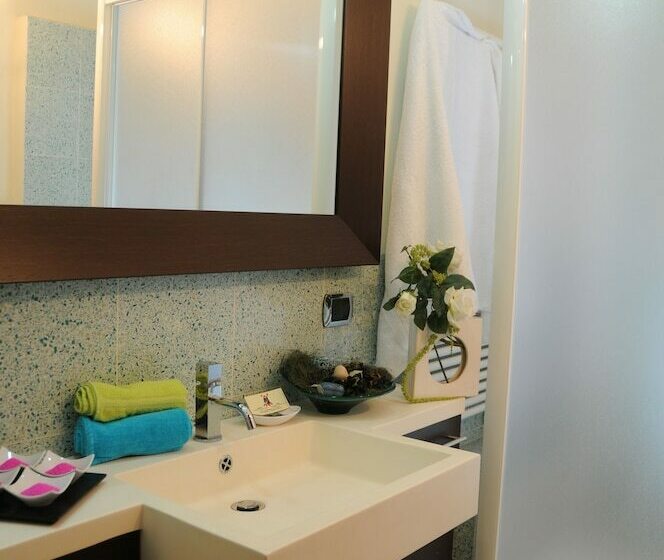 اتاق استاندارد با سرویس بهداشتی مشترک, Zeus Rooms Superior