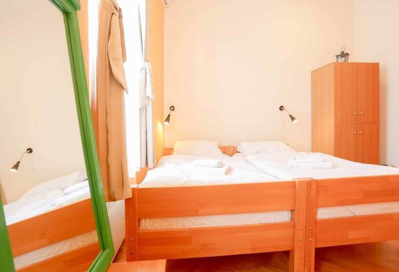 اتاق استاندارد با چشمانداز شهر, Pigeon Square Rooms