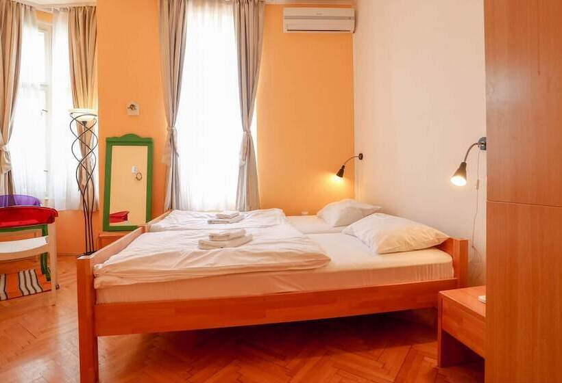 اتاق استاندارد با چشم‌انداز شهر, Pigeon Square Rooms