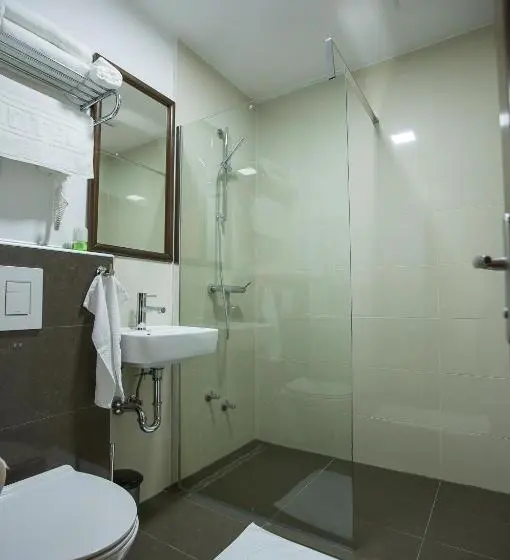 اتاق راحتی سه تخته, Heartland City B&b