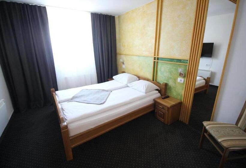 اتاق لوکس خانوادگی, Pansion Stari Grad