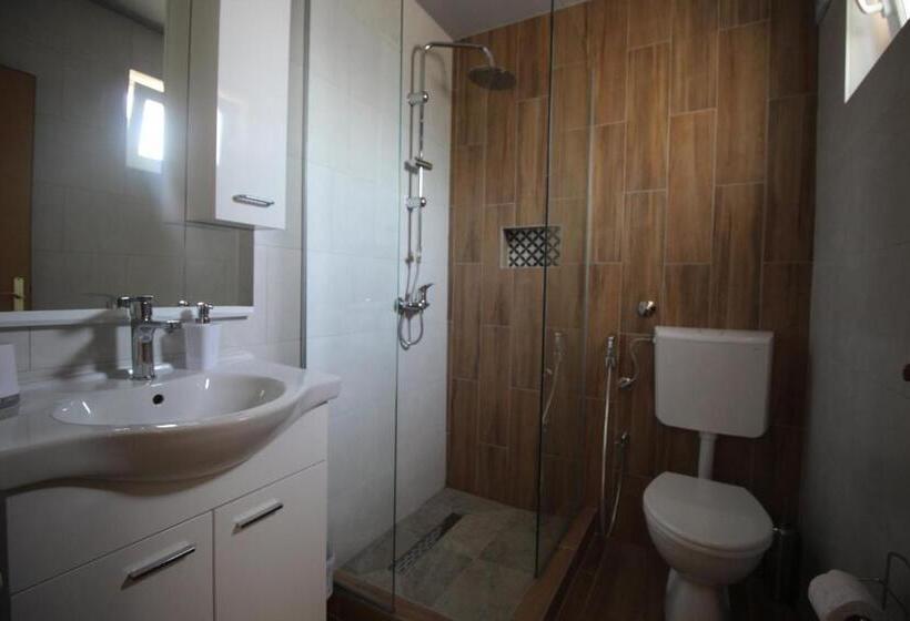 اتاق لوکس سه تخته, Pansion Stari Grad