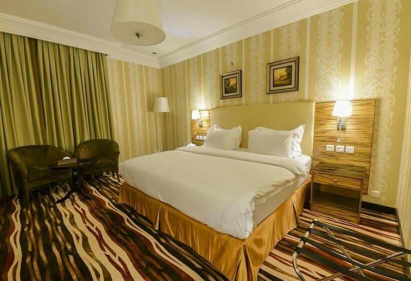 Номер Стандарт Вид на Город, Crown Town