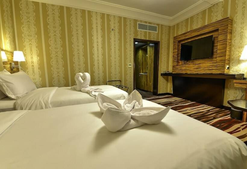 Номер Стандарт, Crown Town