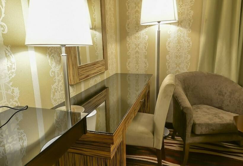 Номер Стандарт, Crown Town