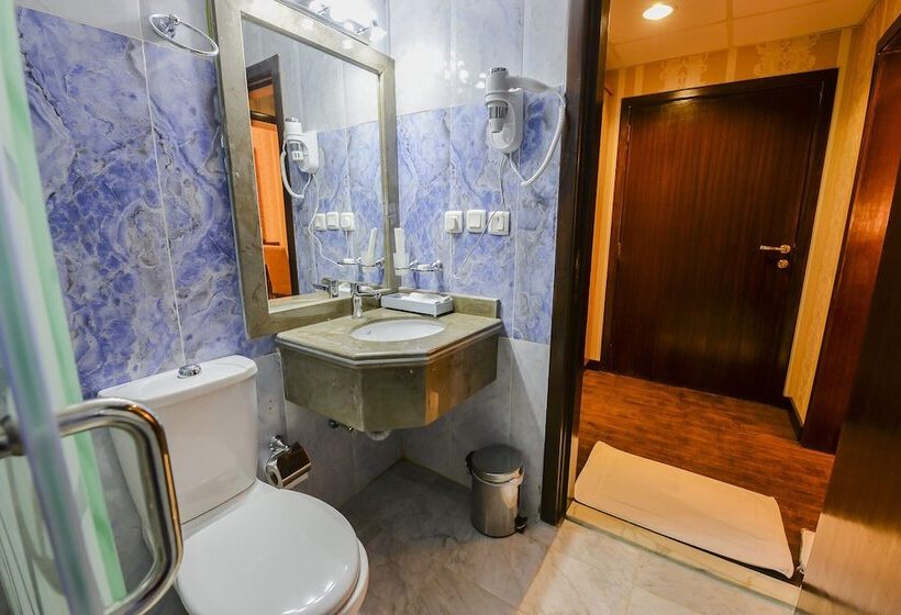 Номер Стандарт Вид на Город, Crown Town