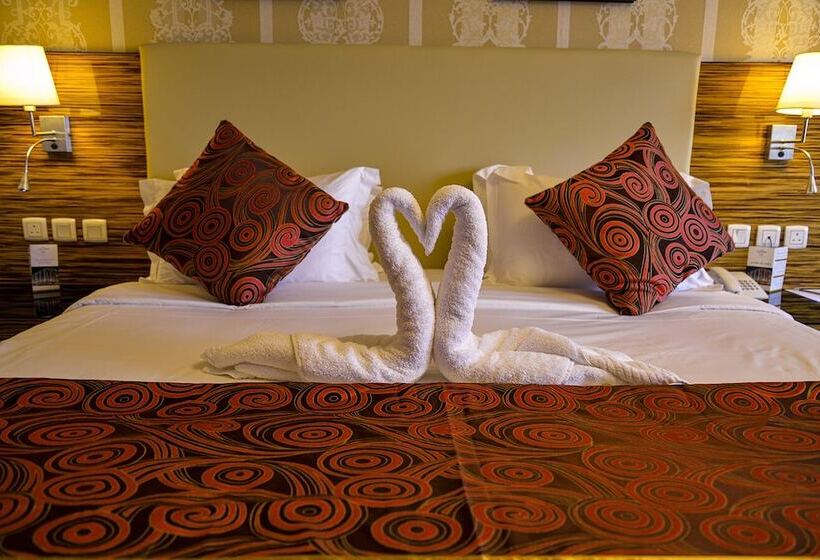 Номер Стандарт Вид на Город, Crown Town