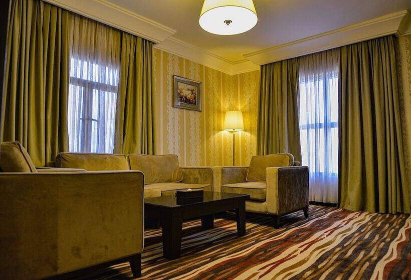 Люкс, Crown Town