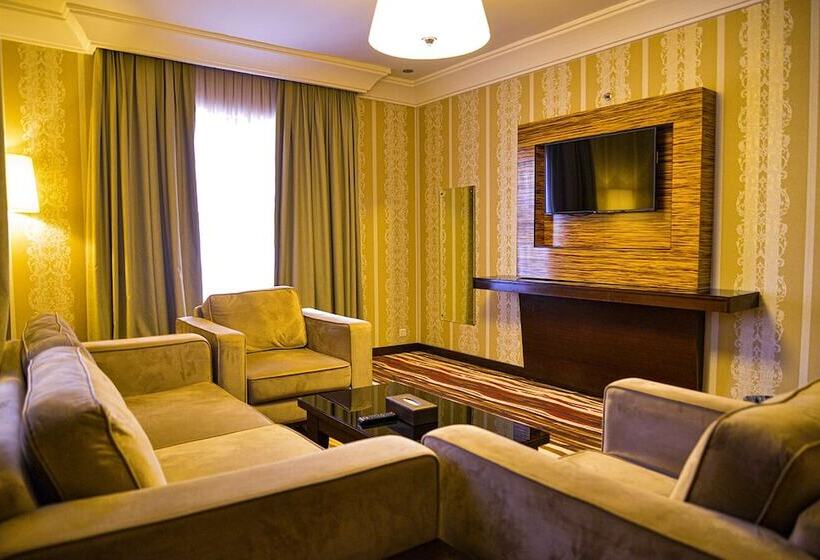 Люкс, Crown Town