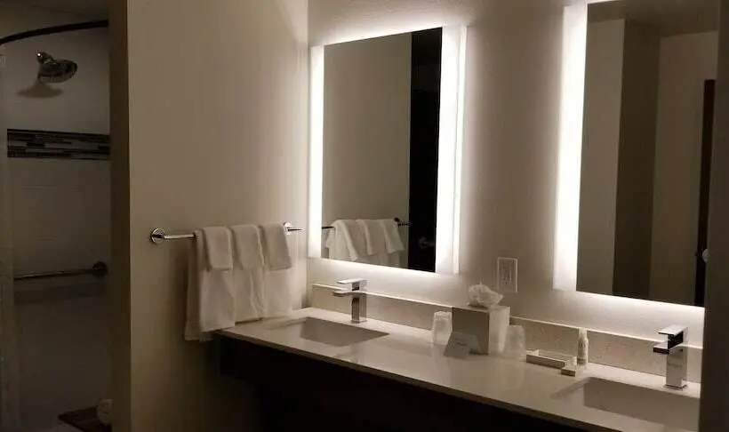 身障者適用スイートルーム, Even Hotel Eugene, An Ihg