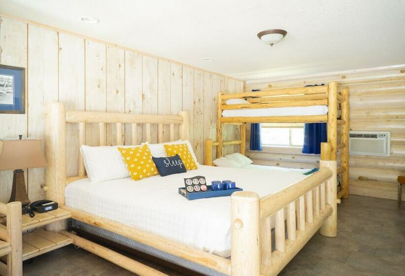 חדר משפחתי, Log Inn Bonners Ferry