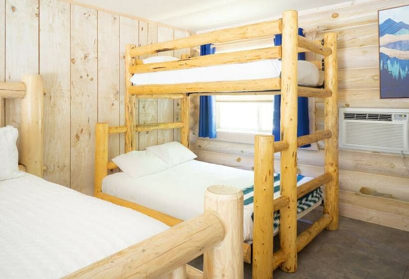 חדר משפחתי, Log Inn Bonners Ferry