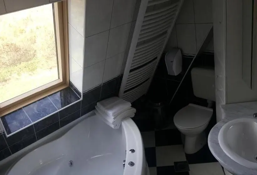 اتاق ساده سه‌ نفره, Motel Babino Brdo