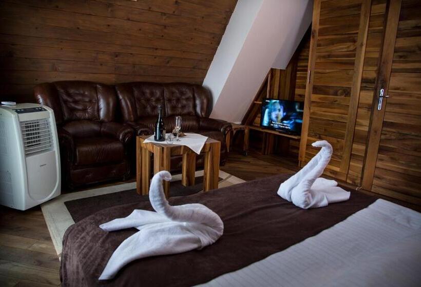 اتاق ساده سه‌ نفره, Motel Babino Brdo
