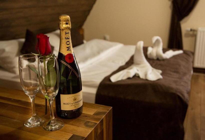 اتاق لوکس با بالکن, Motel Babino Brdo