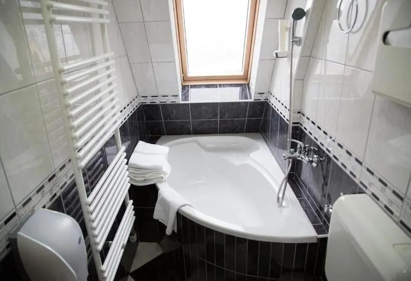 اتاق لوکس با بالکن, Motel Babino Brdo