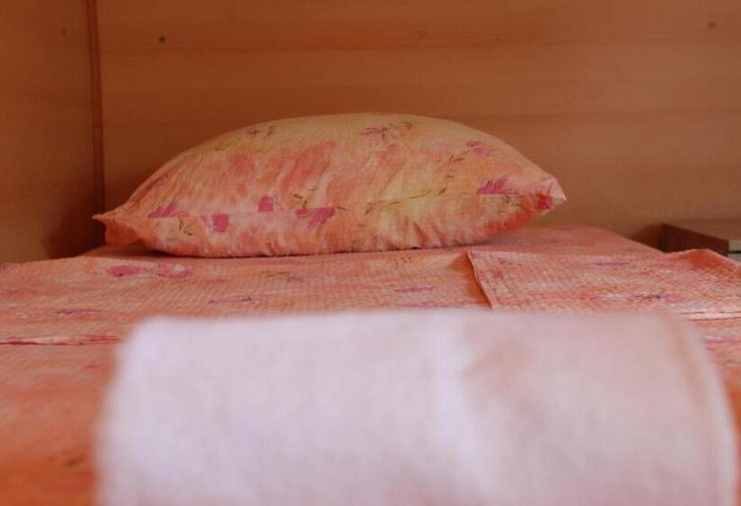 اتاق استاندارد سه نفره, Motel Han