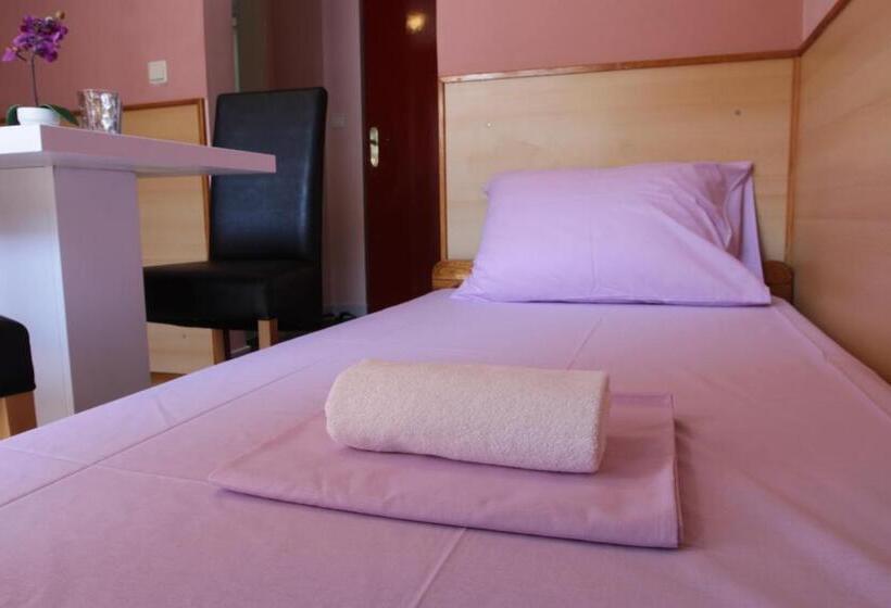 اتاق استاندارد سه نفره, Motel Han