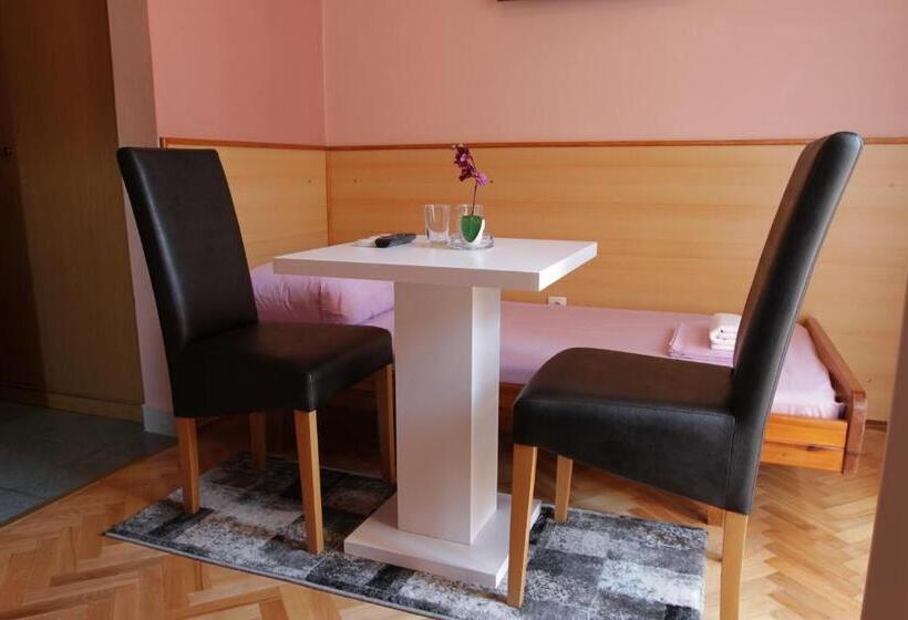 اتاق استاندارد سه نفره, Motel Han