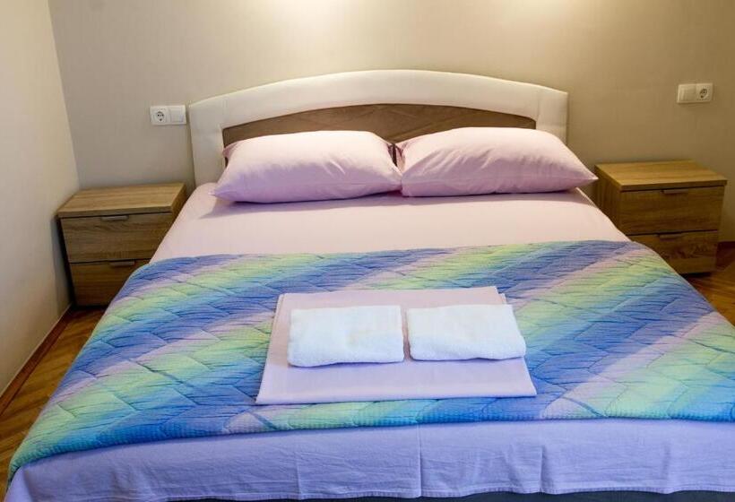 اتاق استاندارد چهار تخته, Motel Han