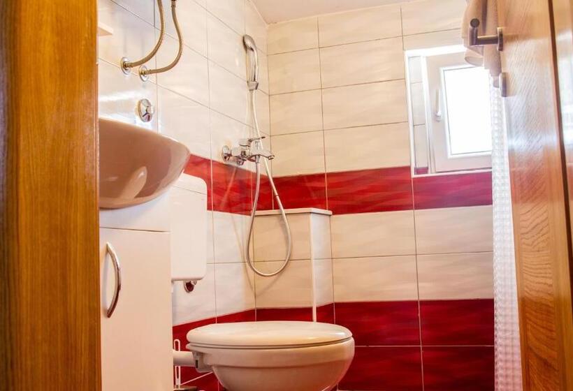 اتاق استاندارد چهار تخته, Motel Han